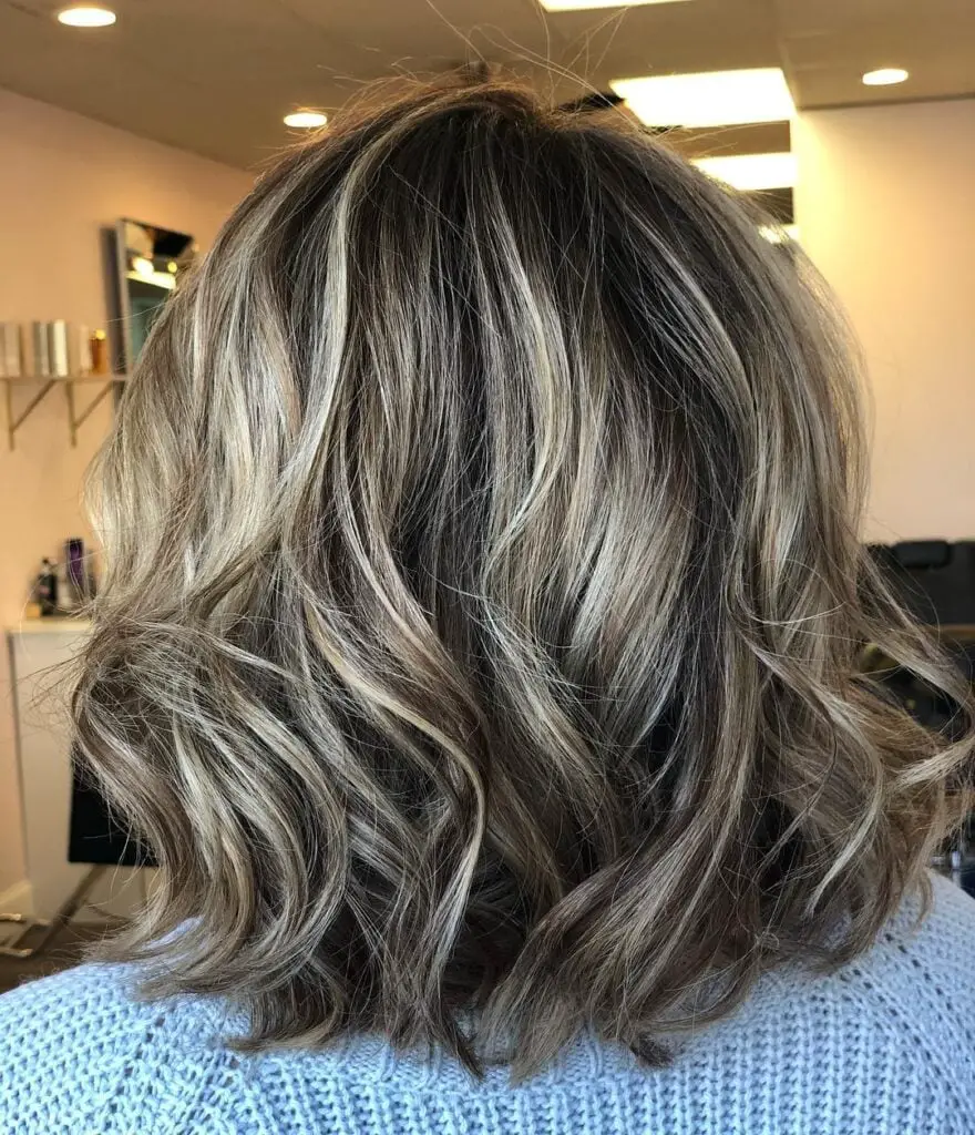 Collarbone Lob Dark Blonde Ash Blonde Highlights, Close-Up Take Collarbone Lob Dark Blonde Ash Blonde Highlights, Close-Up Take — Simple Partial Highlights