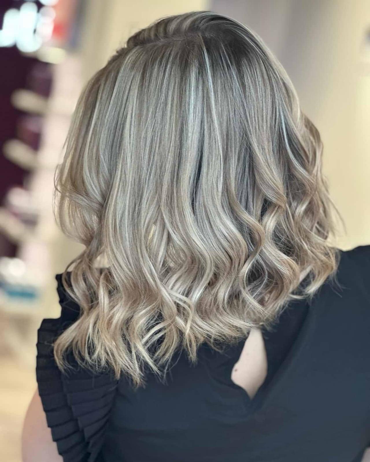 Collarbone Dark Blonde Ash Blonde Highlights Back View Collarbone Dark Blonde Ash Blonde Highlights Back View — Simple Partial Highlights
