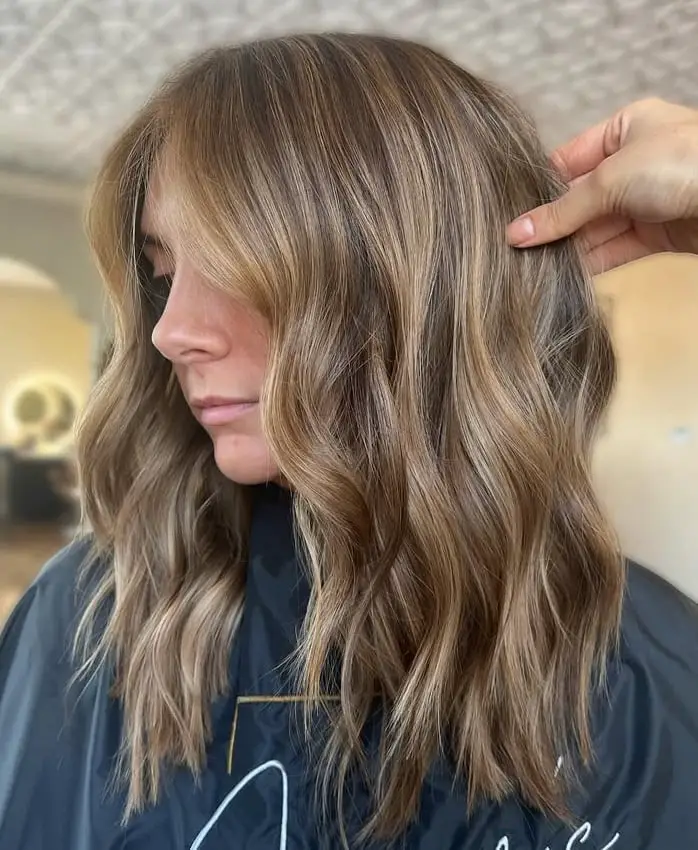 Collarbone Dark Blonde Lighter Blonde Curtain Bangs Collarbone Dark Blonde Lighter Blonde Curtain Bangs — Simple Partial Highlights