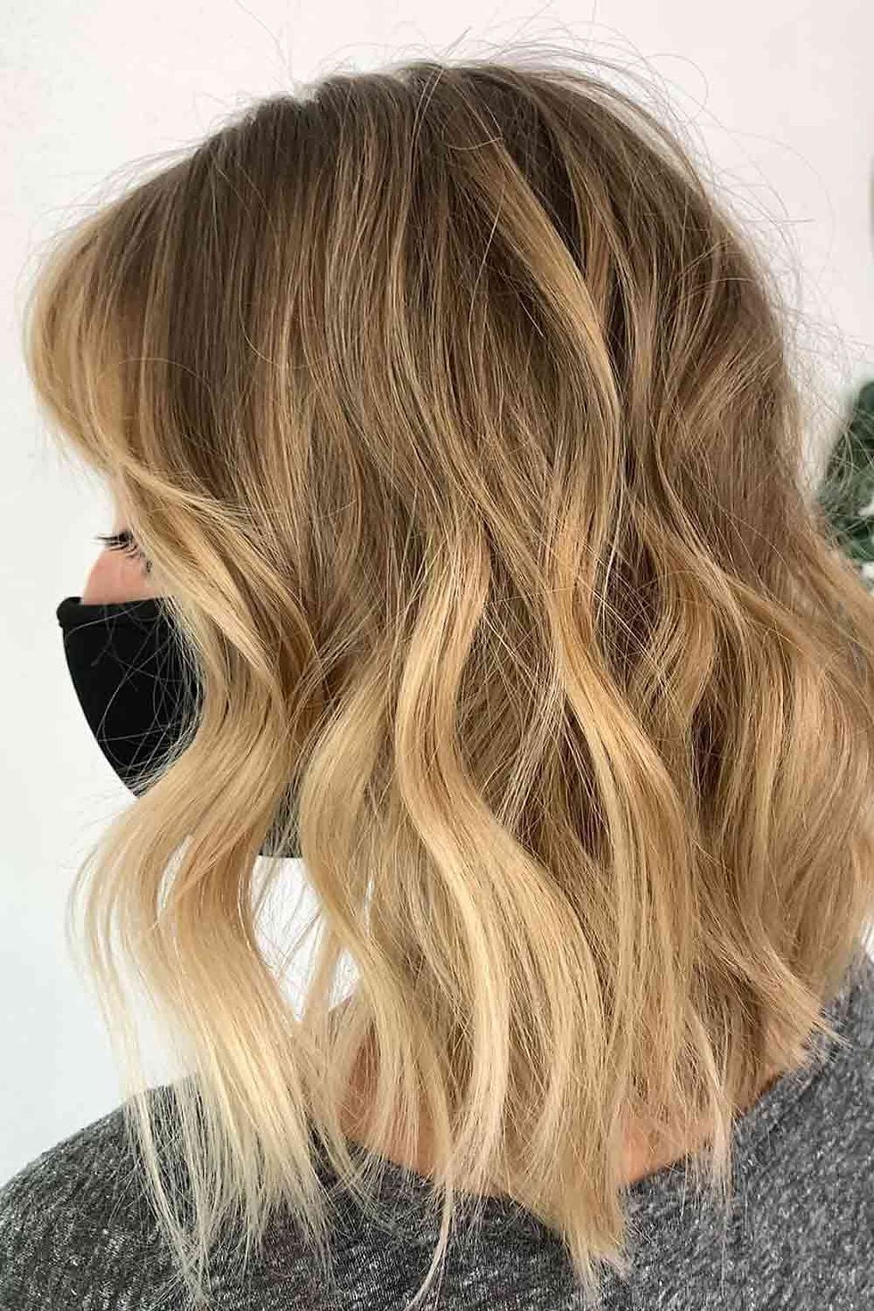 Dark Blonde Lob Lighter Blonde Face-Framing Layers Dark Blonde Lob Lighter Blonde Face-Framing Layers — Simple Partial Highlights