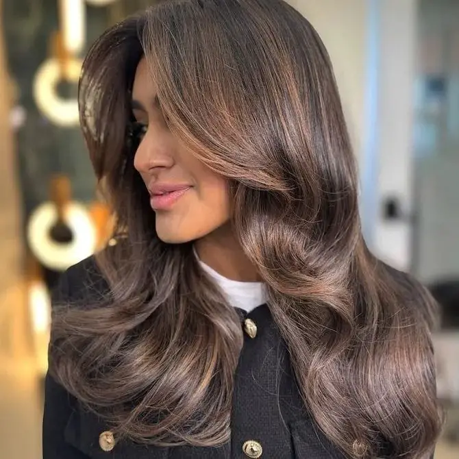 Collarbone Layers Dark Brown Subtle Lighter Brown Highlights Collarbone Layers Dark Brown Subtle Lighter Brown Highlights — Simple Partial Highlights