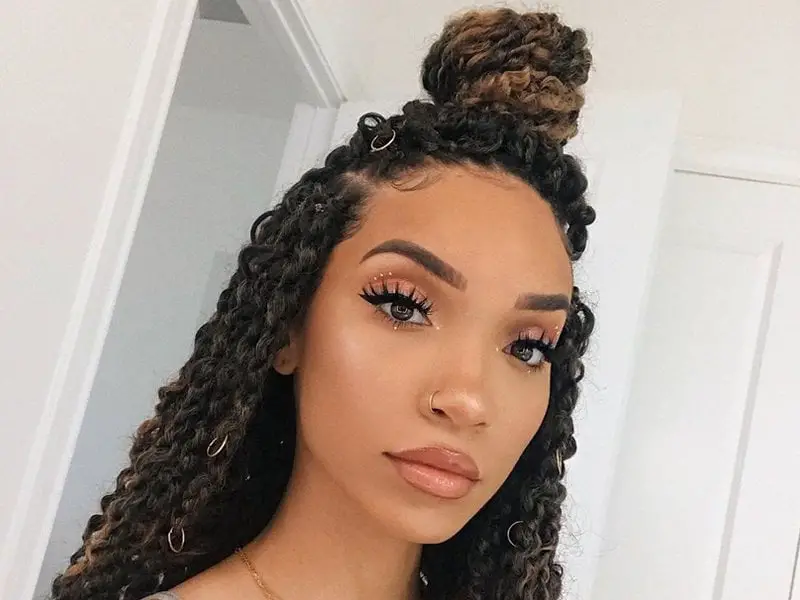 Contrasting Black Twists With Blonde Highlights — Simple Passion Twists Hairstyles