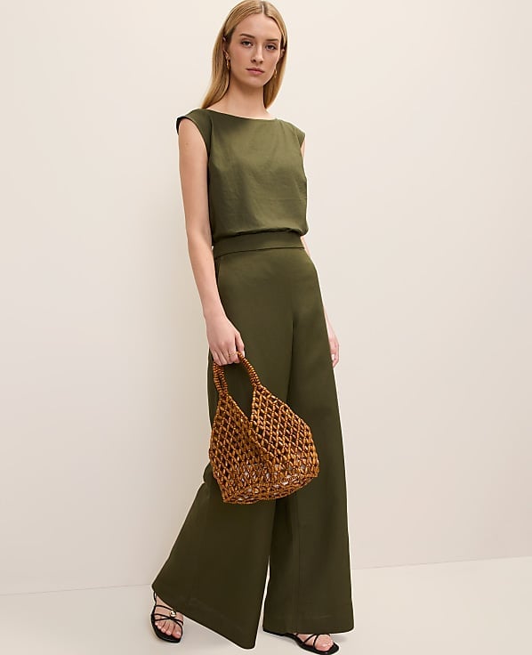 Olive Green Linen Blend Top and Wide-Leg Trousers Olive Green Linen Blend Top and Wide-Leg Trousers — Simple Petite Outfits