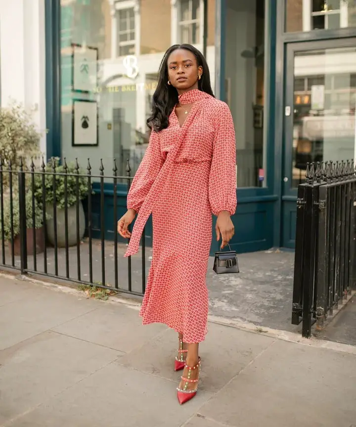 Geometric Print Midi Dress with Red Heels Geometric Print Midi Dress with Red Heels — Simple Petite Outfits