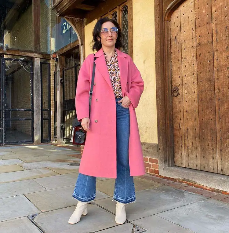 Pink Oversized Coat with Wide-Leg Cropped Jeans Pink Oversized Coat with Wide-Leg Cropped Jeans — Simple Petite Outfits