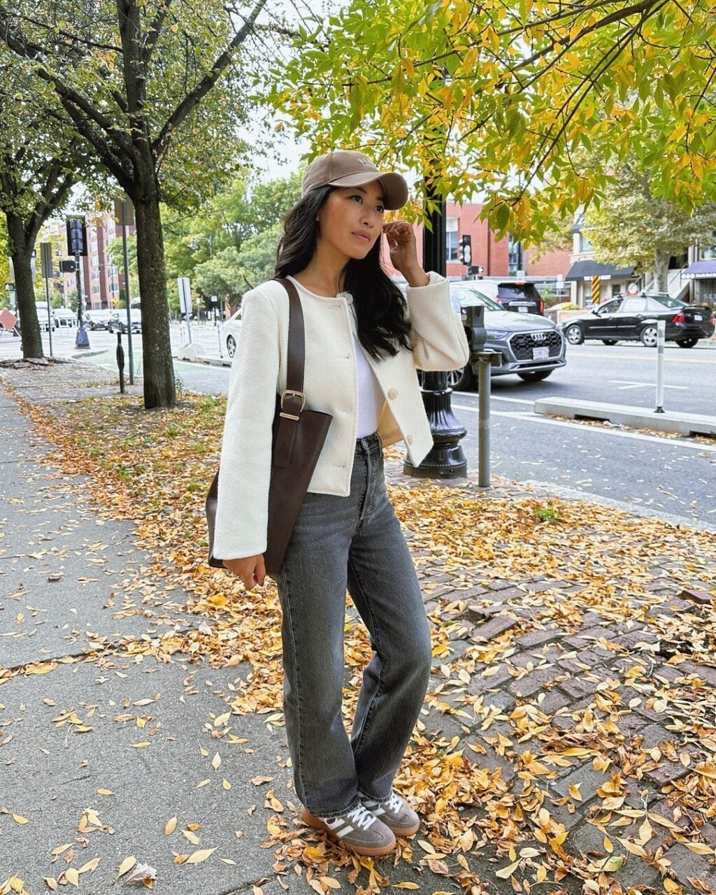Cropped Textured Jacket with Straight-Leg Jeans and Sneakers Cropped Textured Jacket with Straight-Leg Jeans and Sneakers — Simple Petite Outfits