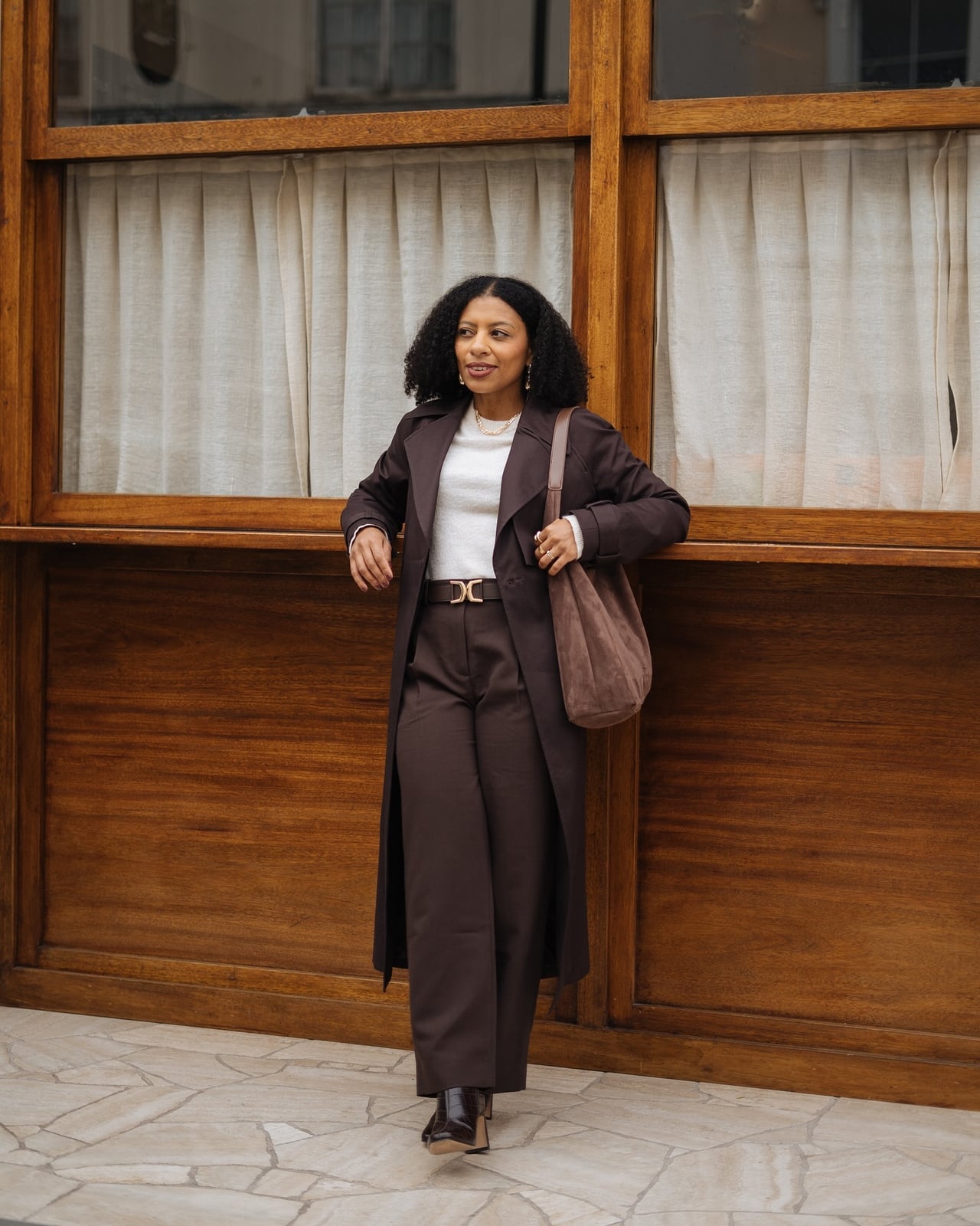 Monochromatic Brown Trench Coat with Wide-Leg Trousers Monochromatic Brown Trench Coat with Wide-Leg Trousers — Simple Petite Outfits