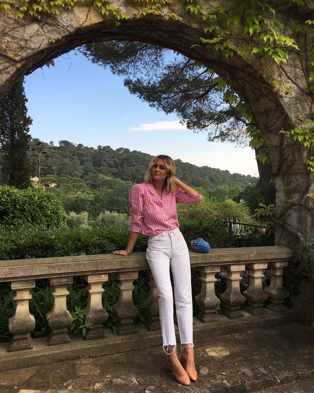 Pink Gingham Puff-Sleeve Blouse with White Jeans — Simple Photoshoot Outfits