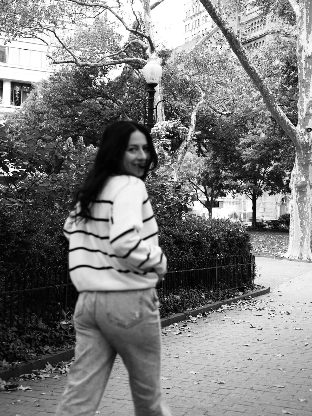 Black and White Striped Sweatshirt with Light Wash, Close-Up Take — Simple Photoshoot Outfits