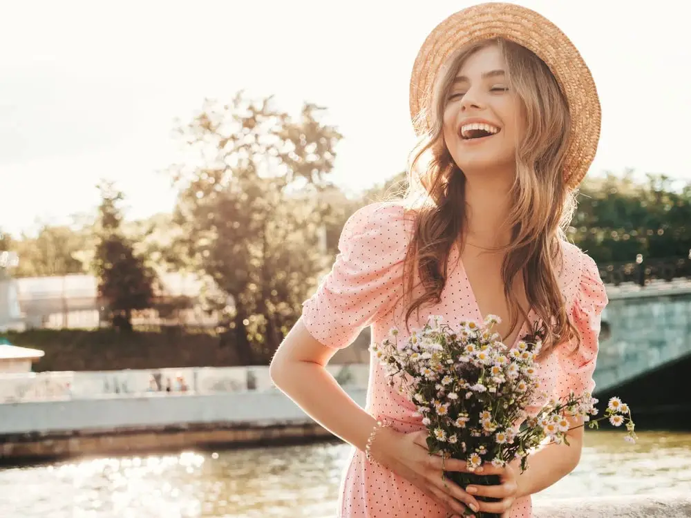Pink Polka Dot Puff Sleeve Dress with Straw Hat — Simple Photoshoot Outfits