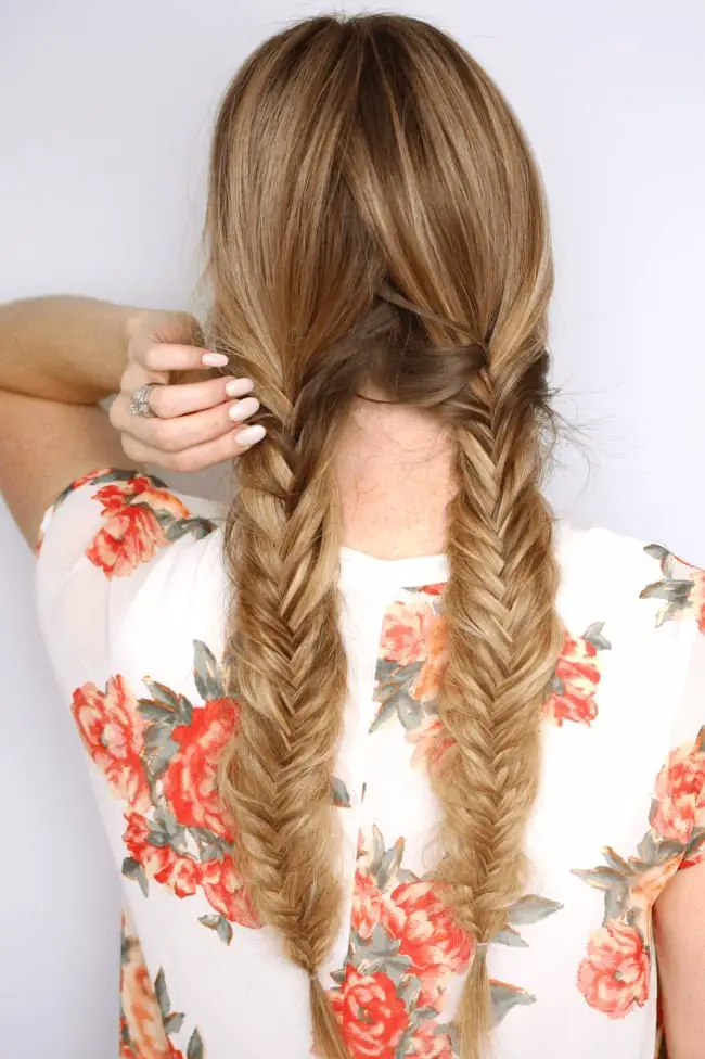Mid-Back Blonde Fishtail Braids, Wavy Mid-Back Blonde Fishtail Braids, Wavy — Simple Pigtails Braids