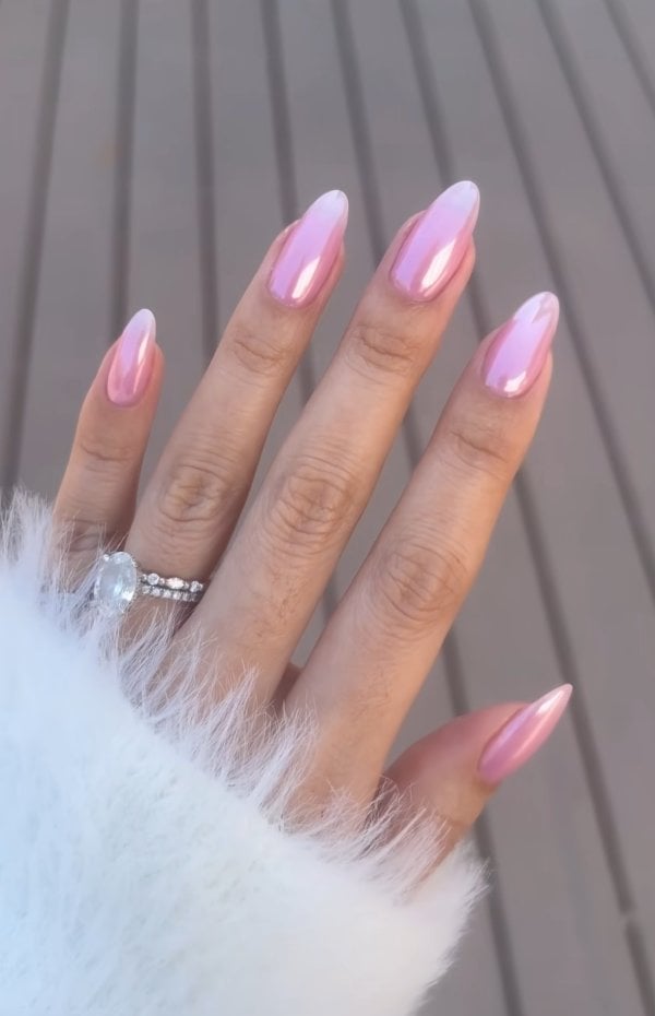 Soft Pink Pearlescent Chrome Almond Nails Soft Pink Pearlescent Chrome Almond Nails — Simple Pink Chrome Nails