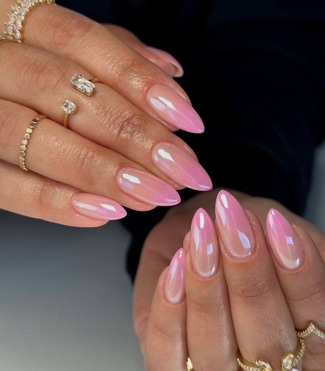 Light Pink Iridescent Chrome Almond Nails, Close-Up Take Light Pink Iridescent Chrome Almond Nails, Close-Up Take — Simple Pink Chrome Nails