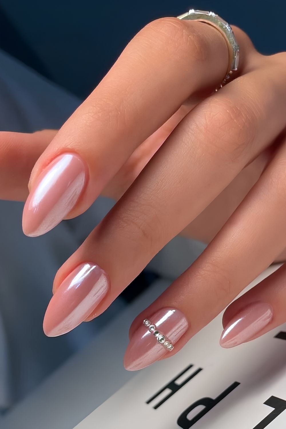 Soft Pink Chrome With Rhinestone Accent Soft Pink Chrome With Rhinestone Accent — Simple Pink Chrome Nails