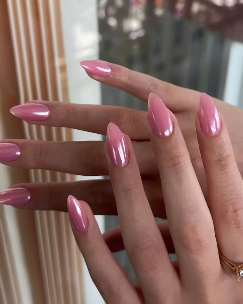Soft Pink Luminous Chrome Oval Nails Soft Pink Luminous Chrome Oval Nails — Simple Pink Chrome Nails
