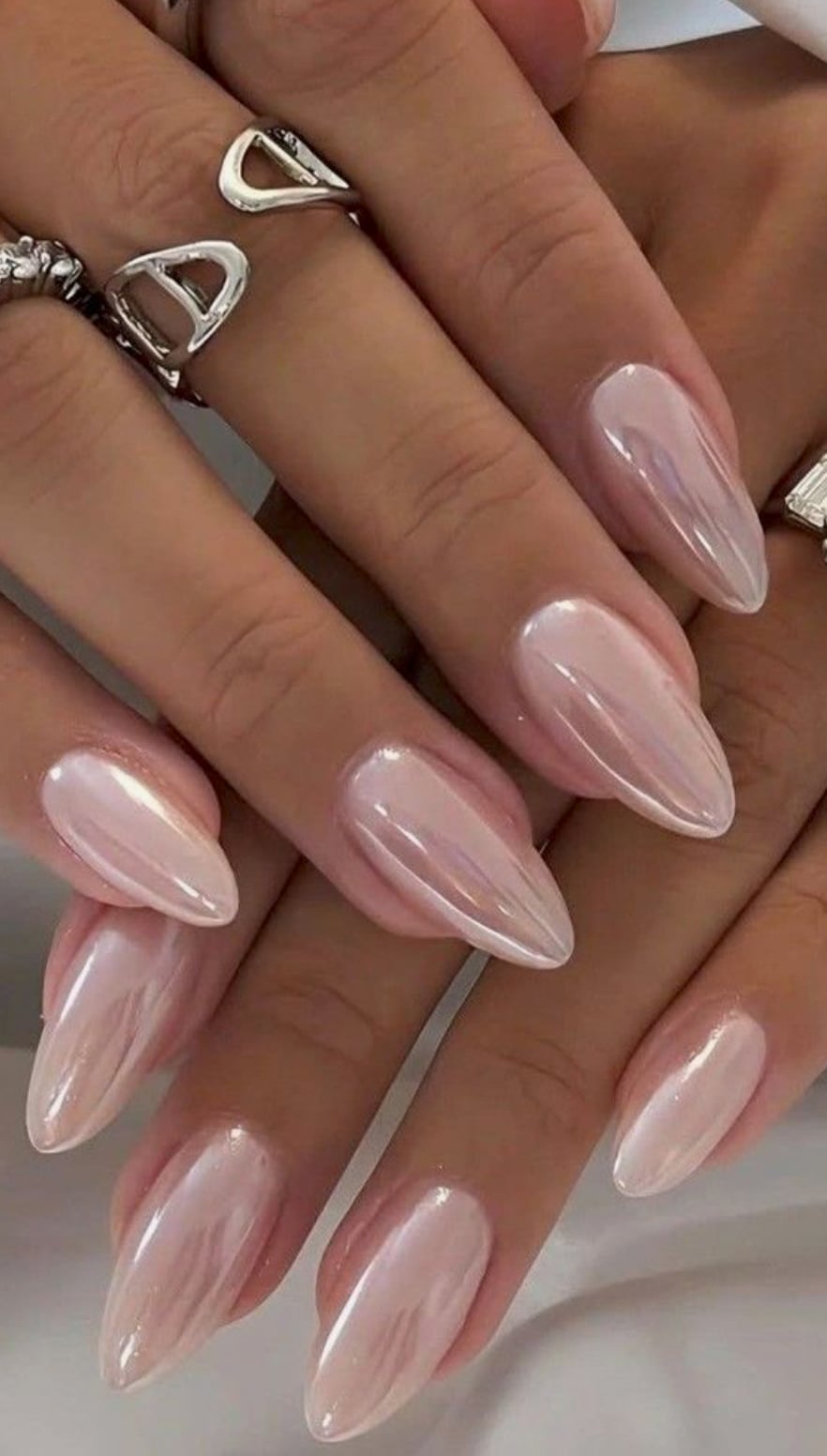 Pale Pink Iridescent Chrome Almond Nails Pale Pink Iridescent Chrome Almond Nails — Simple Pink Chrome Nails