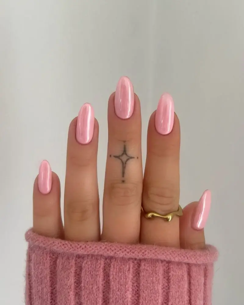 Light Pink Uniform Chrome Almond Nails Light Pink Uniform Chrome Almond Nails — Simple Pink Chrome Nails