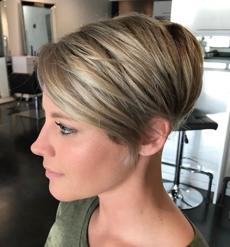 Light Blonde Pixie Bob With Face-Framing Layers Light Blonde Pixie Bob With Face-Framing Layers — Simple Pixie Bob