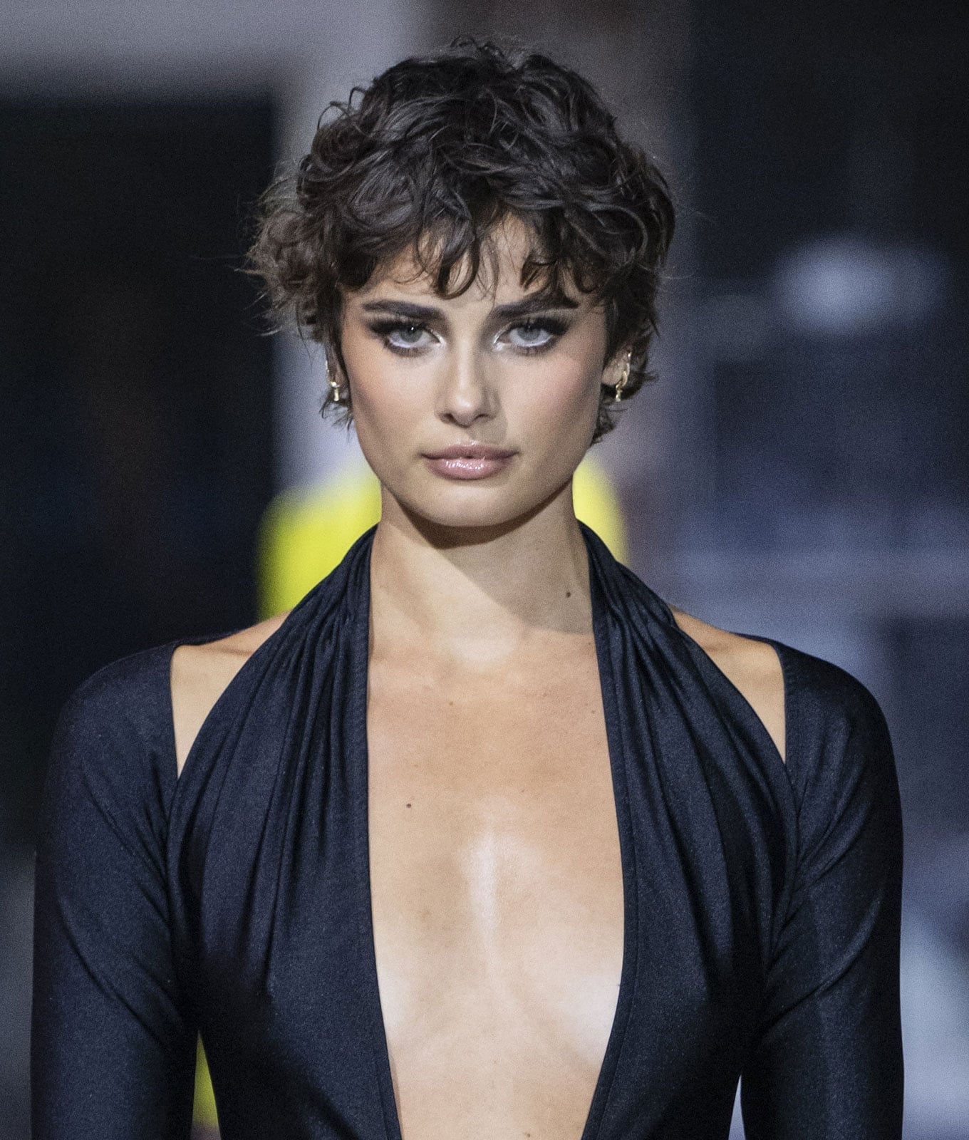 Dark Brown Pixie Bob With Choppy Bangs Dark Brown Pixie Bob With Choppy Bangs — Simple Pixie Bob