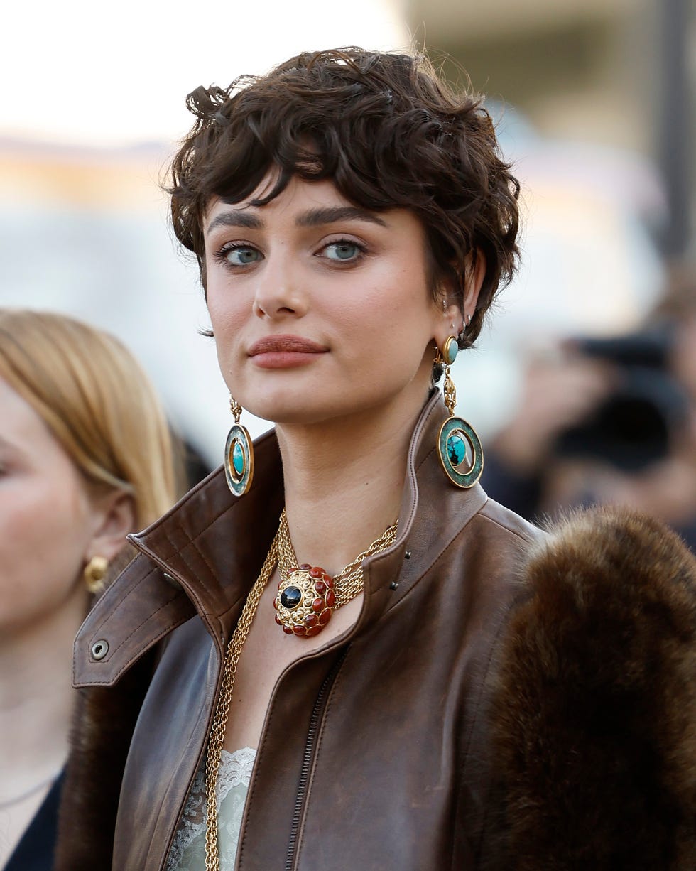 Dark Brown Pixie With Face-Framing Layers Dark Brown Pixie With Face-Framing Layers — Simple Pixie Cut Hairstyles