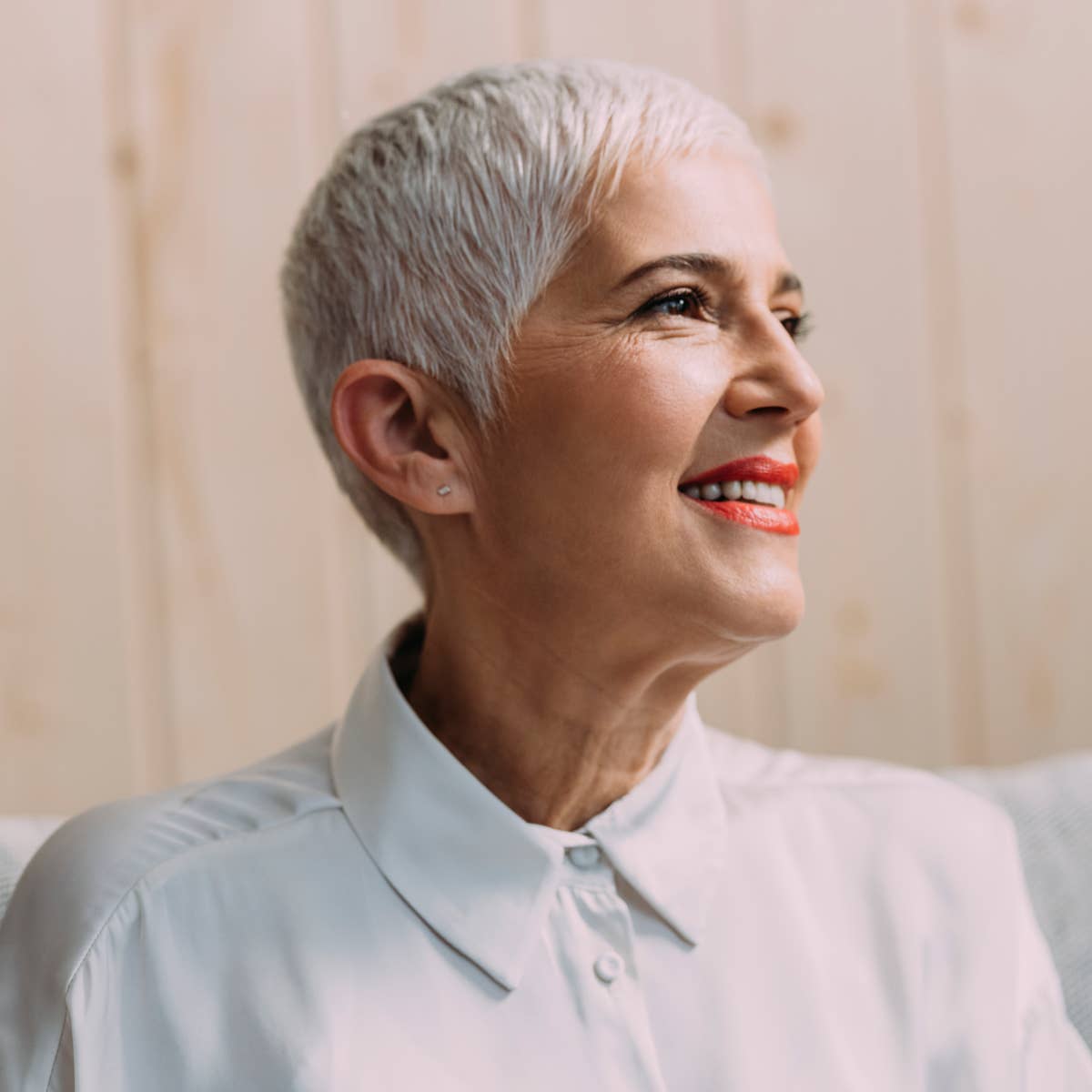 Smooth Gray Pixie With Neat Lines Smooth Gray Pixie With Neat Lines — Simple Pixie Cut Hairstyles