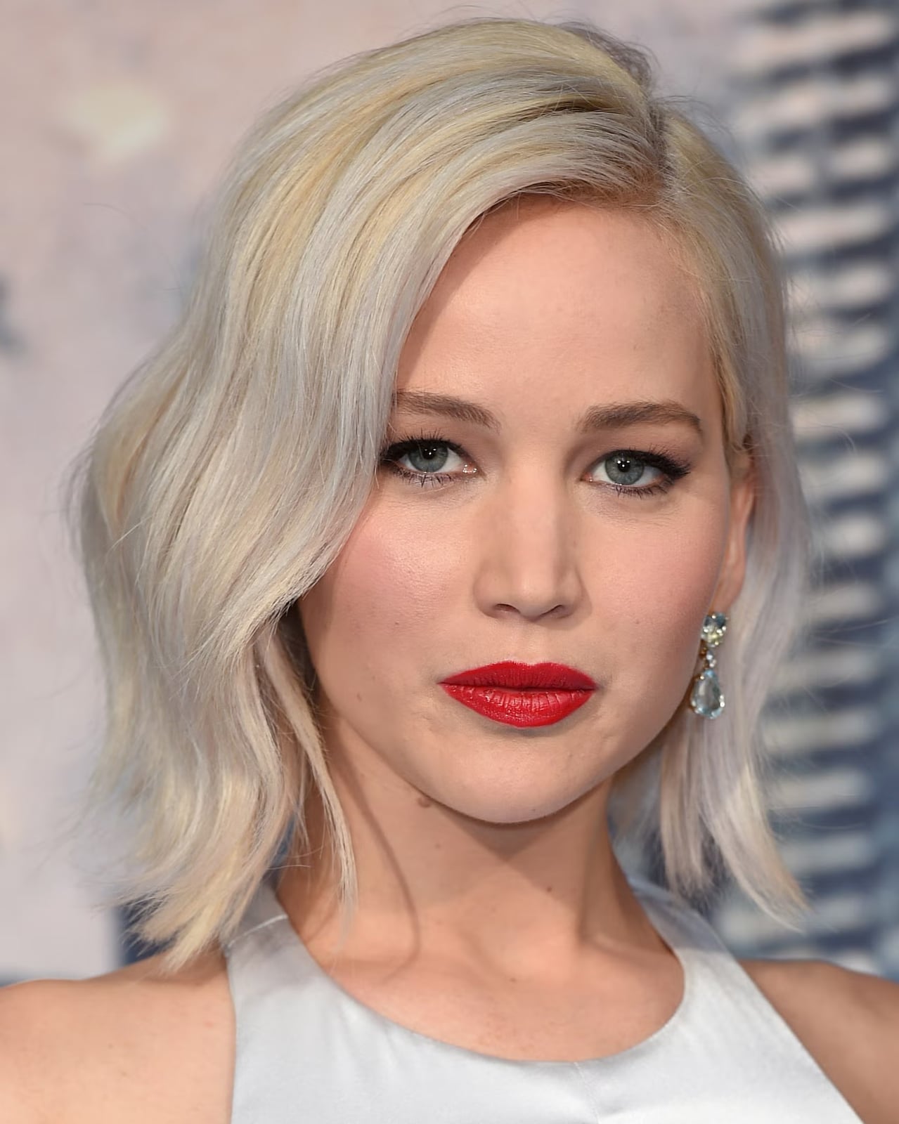 Chin Length Platinum Blonde Bob With Lowlights, Wavy — Simple Platinum Blonde