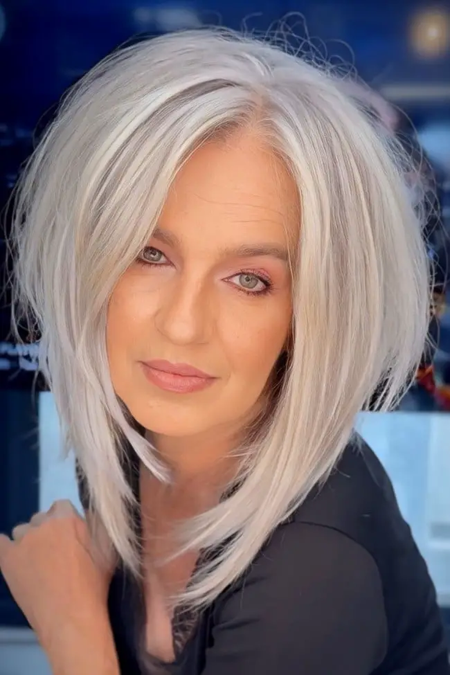 Collarbone Platinum Blonde Bob Blowout — Simple Platinum Blonde