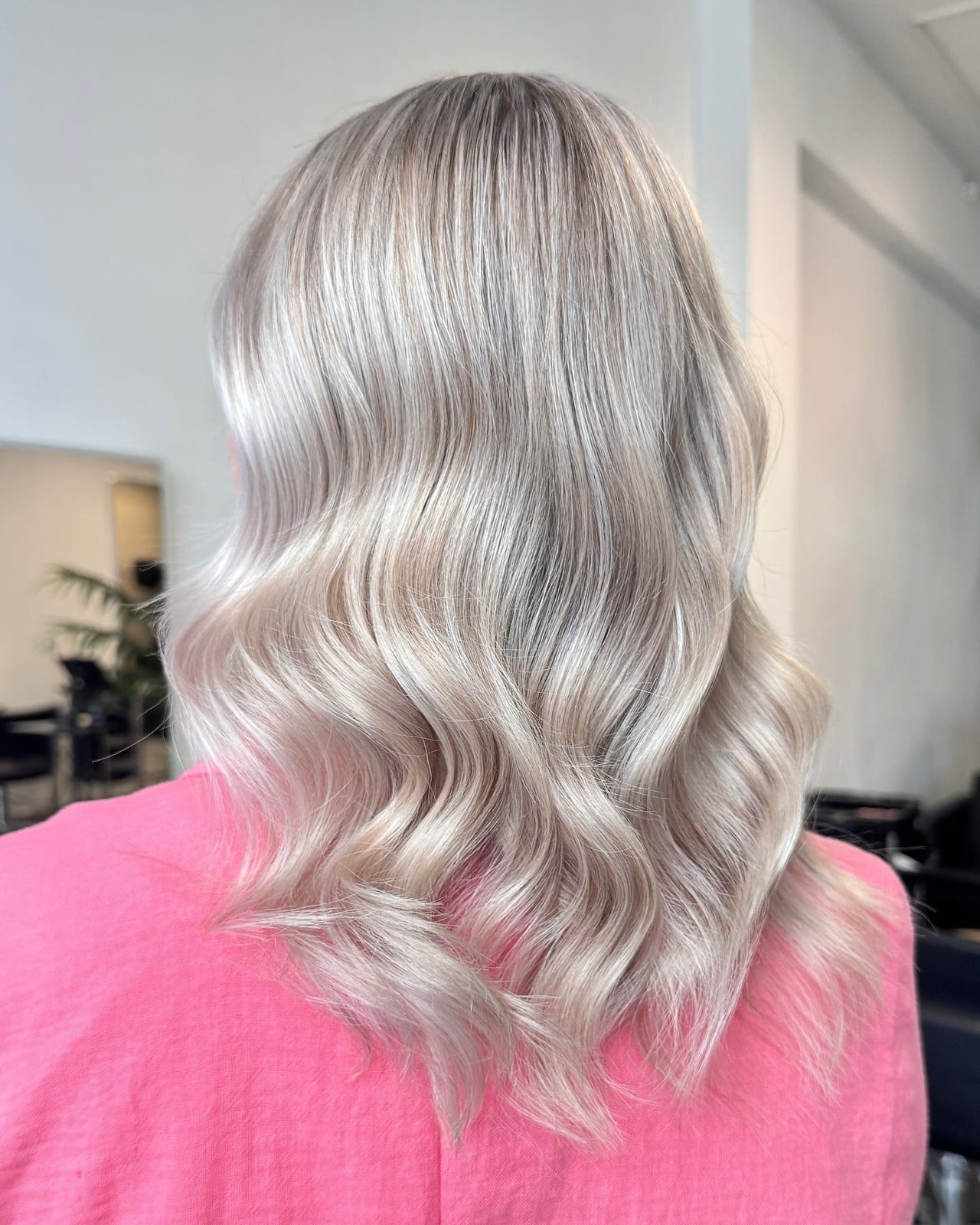 Collarbone Platinum Blonde With Subtle Highlights — Simple Platinum Blonde