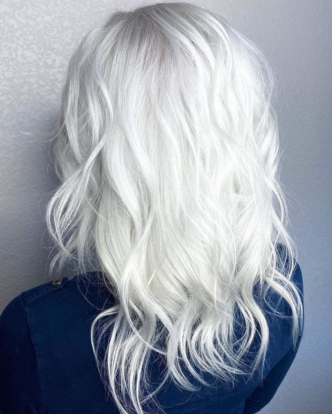 Intense Icy Platinum Blonde Mid-Back Waves, Wavy — Simple Platinum Blonde