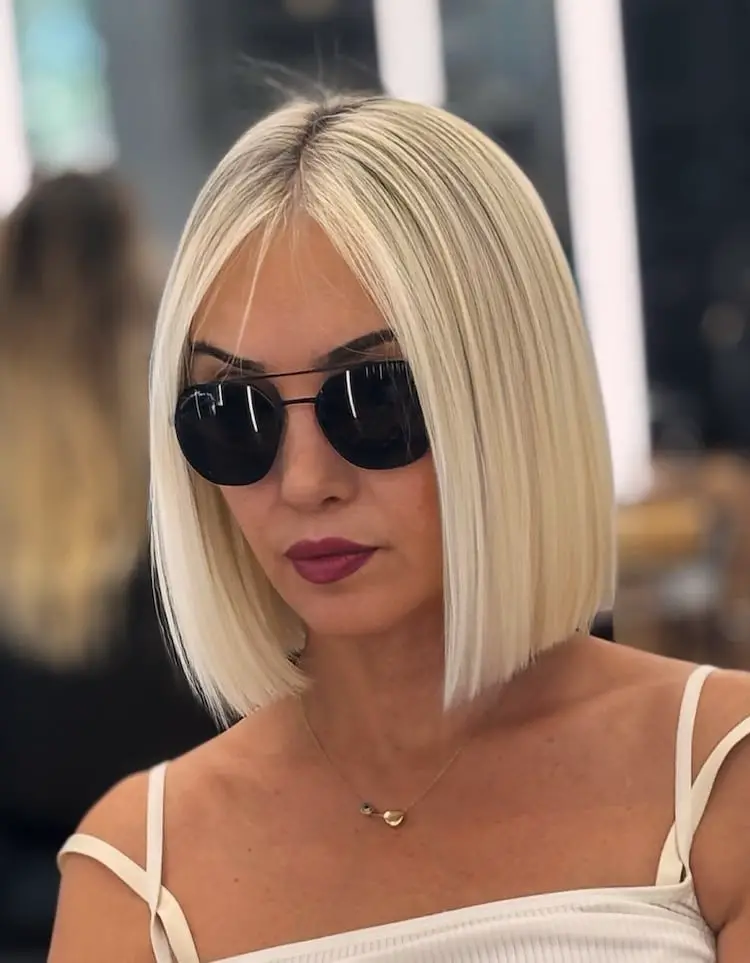 Chin Length Sleek Platinum Blonde Bob, Straight — Simple Platinum Blonde