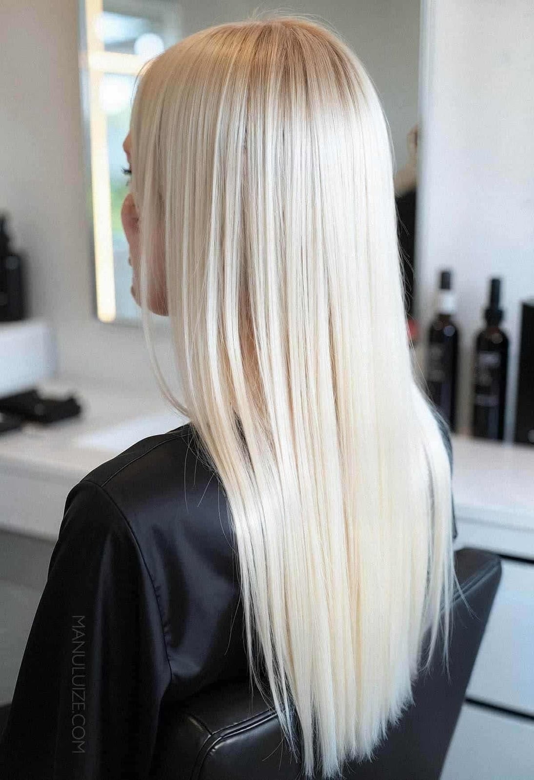 Mid-Back Blunt Cut Platinum Blonde — Simple Platinum Blonde