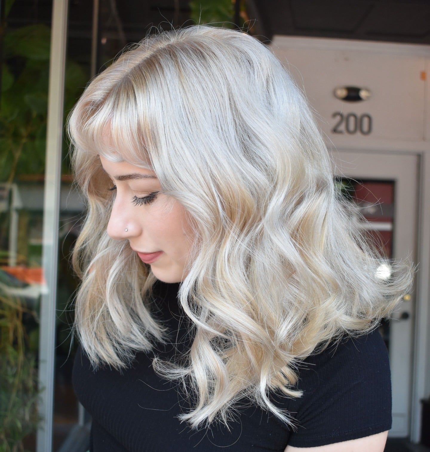 Mid-Back Fine Hair With All-Over Platinum Highlights Mid-Back Fine Hair With All-Over Platinum Highlights — Simple Platinum Highlights