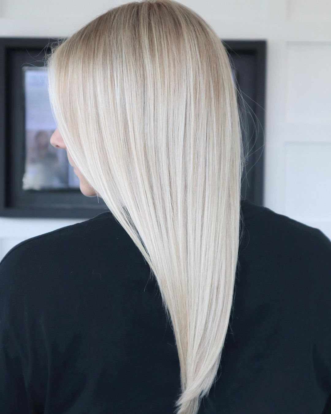 Mid-Back Straight Hair With Uniform Platinum Blonde Mid-Back Straight Hair With Uniform Platinum Blonde — Simple Platinum Highlights