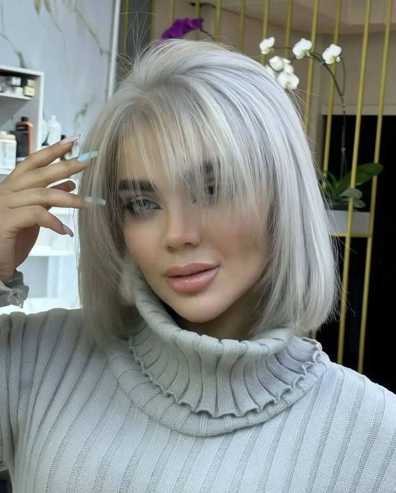 Fine Platinum Bob With Curtain Bangs and Highlights Fine Platinum Bob With Curtain Bangs and Highlights — Simple Platinum Highlights