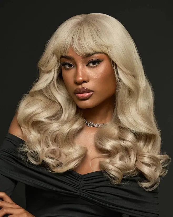 Collarbone Platinum Blonde With Ash Tones Collarbone Platinum Blonde With Ash Tones — Simple Platinum Highlights