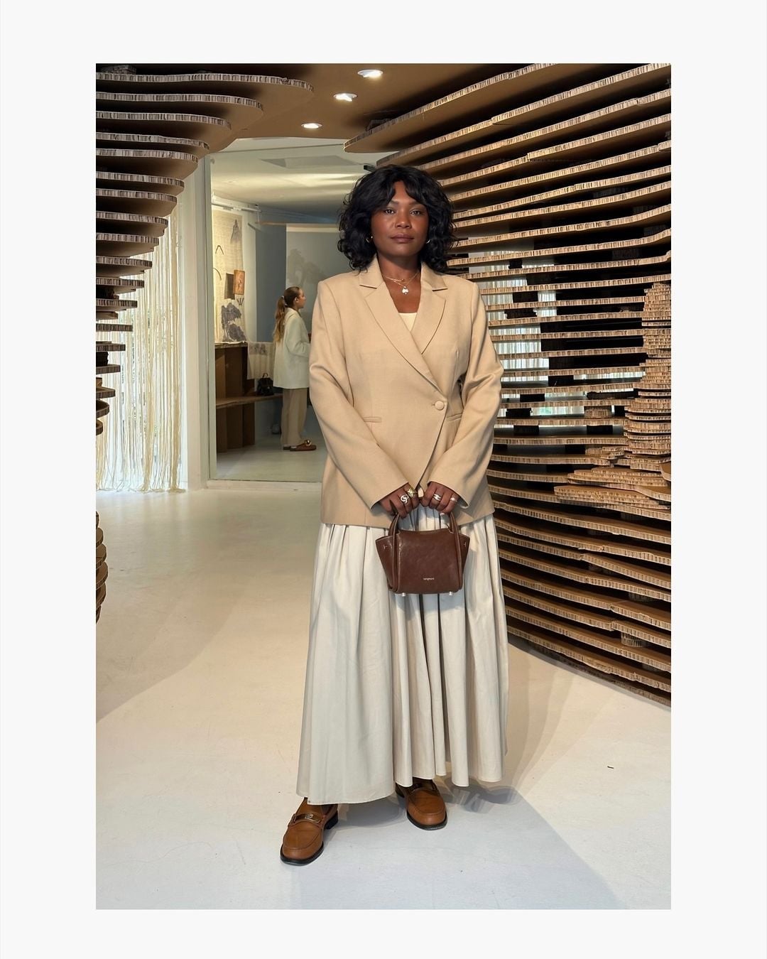 Cream Pleated Midi Skirt with Beige Blazer and Brown Loafers Cream Pleated Midi Skirt with Beige Blazer and Brown Loafers — Simple Pleated Skirt Outfits