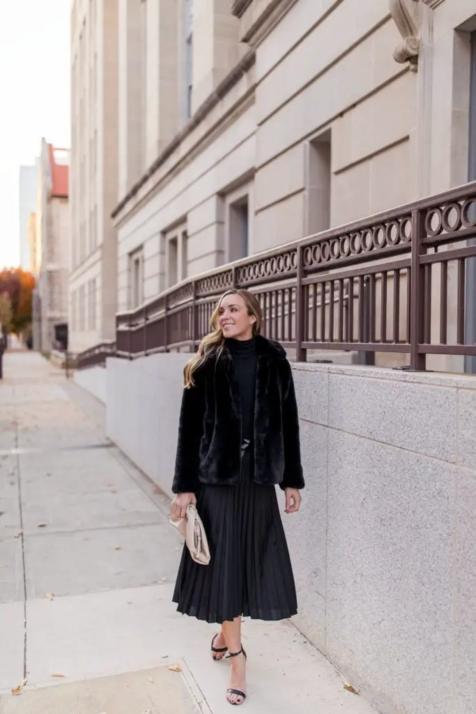 Black Pleated Midi Skirt with Faux Fur Jacket Black Pleated Midi Skirt with Faux Fur Jacket — Simple Pleated Skirt Outfits