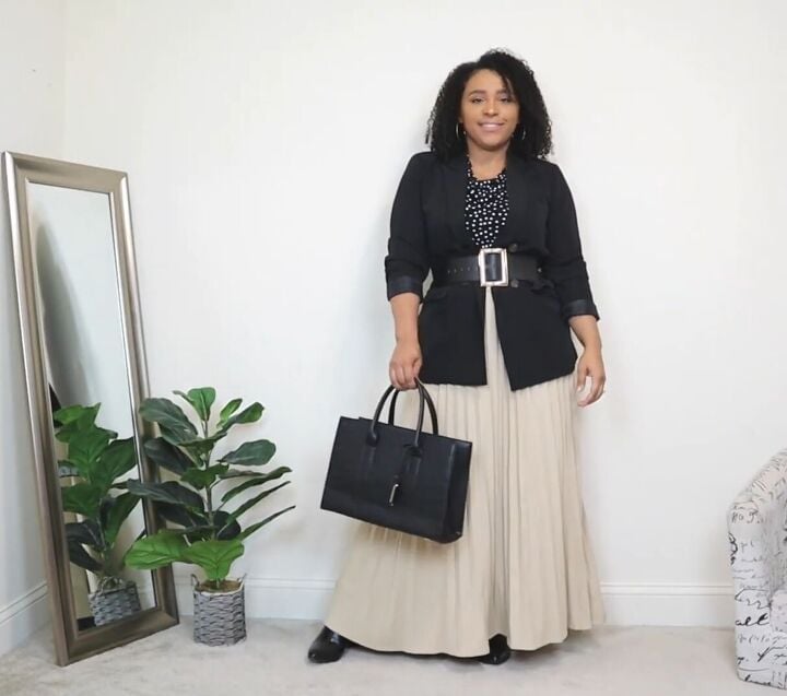 Beige Long Pleated Skirt with Black Blazer and Wide Belt Beige Long Pleated Skirt with Black Blazer and Wide Belt — Simple Pleated Skirt Outfits