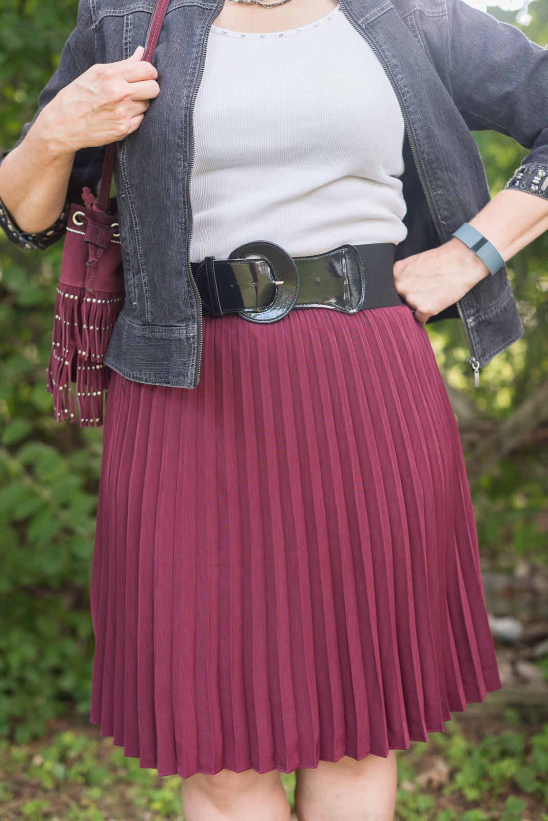 Burgundy Pleated Midi Skirt with Denim Jacket and Belt, Close-Up Take Burgundy Pleated Midi Skirt with Denim Jacket and Belt, Close-Up Take — Simple Pleated Skirt Outfits