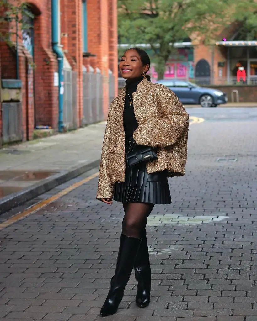 Black Pleated Mini Skirt with Sequined Jacket Black Pleated Mini Skirt with Sequined Jacket — Simple Pleated Skirt Outfits