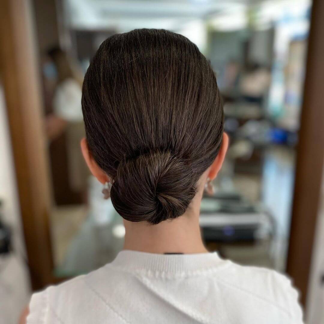Collarbone Bob Soft Waves With Curtain Bangs Collarbone Bob Soft Waves With Curtain Bangs — Simple Professional Hairstyles
