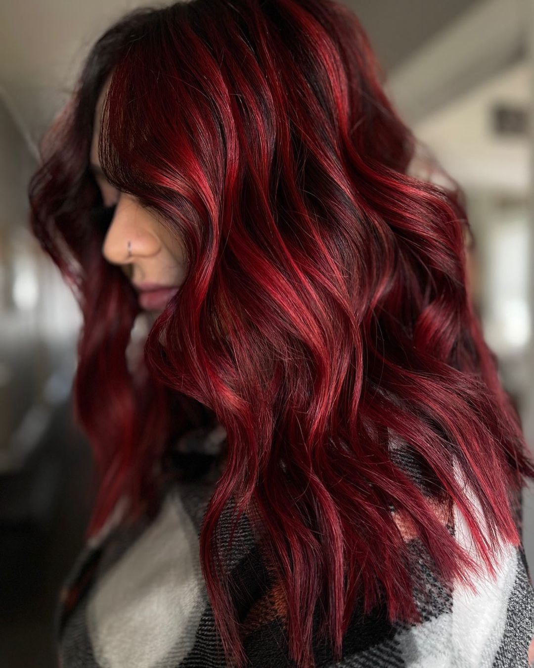 Dark Red With Lighter Highlights Side View, Mid-Back — Simple Red Highlights