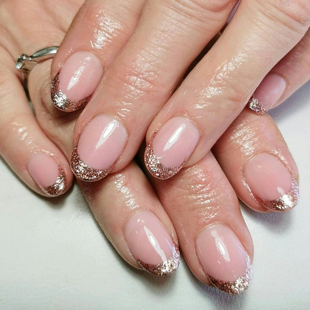 Short Oval Pink Glitter Smile Line Nails, Close-Up Take Short Oval Pink Glitter Smile Line Nails, Close-Up Take — Simple Rose Gold Nails