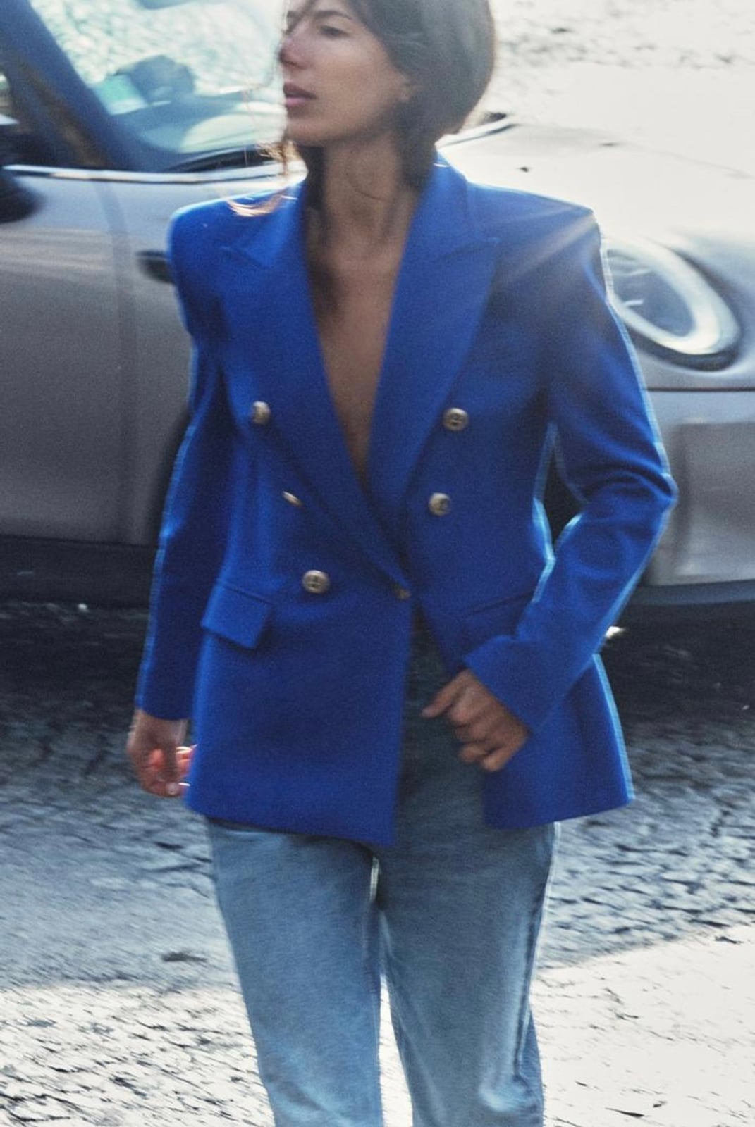 Royal Blue Blazer with White Top and Light Blue Jeans — Simple Royal Blue Outfits