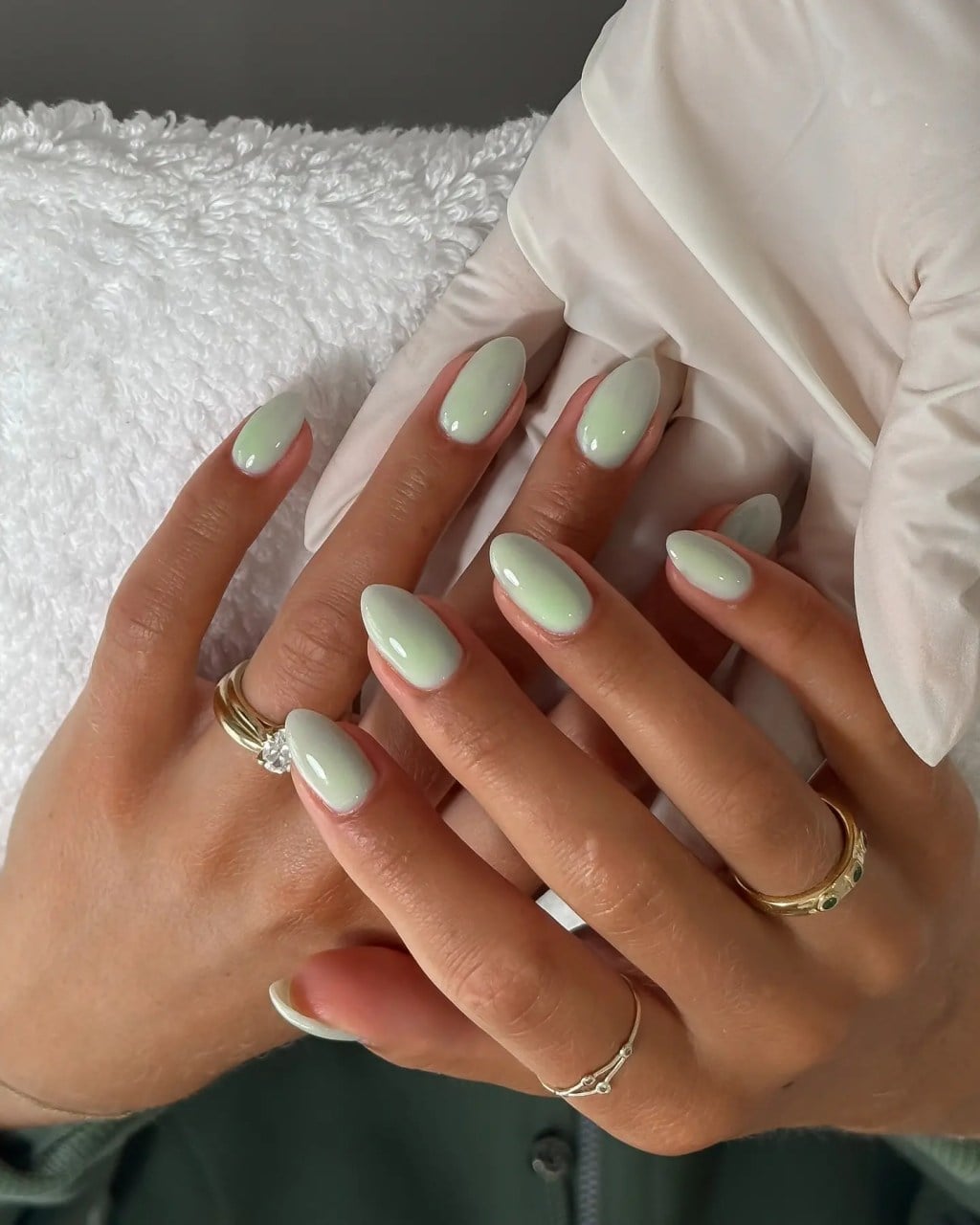 High-Gloss Muted Sage Green Oval Nails, глянцевый High-Gloss Muted Sage Green Oval Nails, глянцевый — Simple Sage Nails