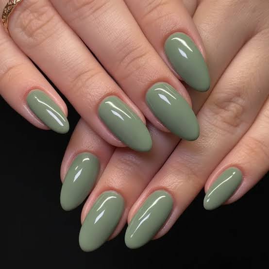 Glossy Sage Green Short Almond Nails Glossy Sage Green Short Almond Nails — Simple Sage Nails