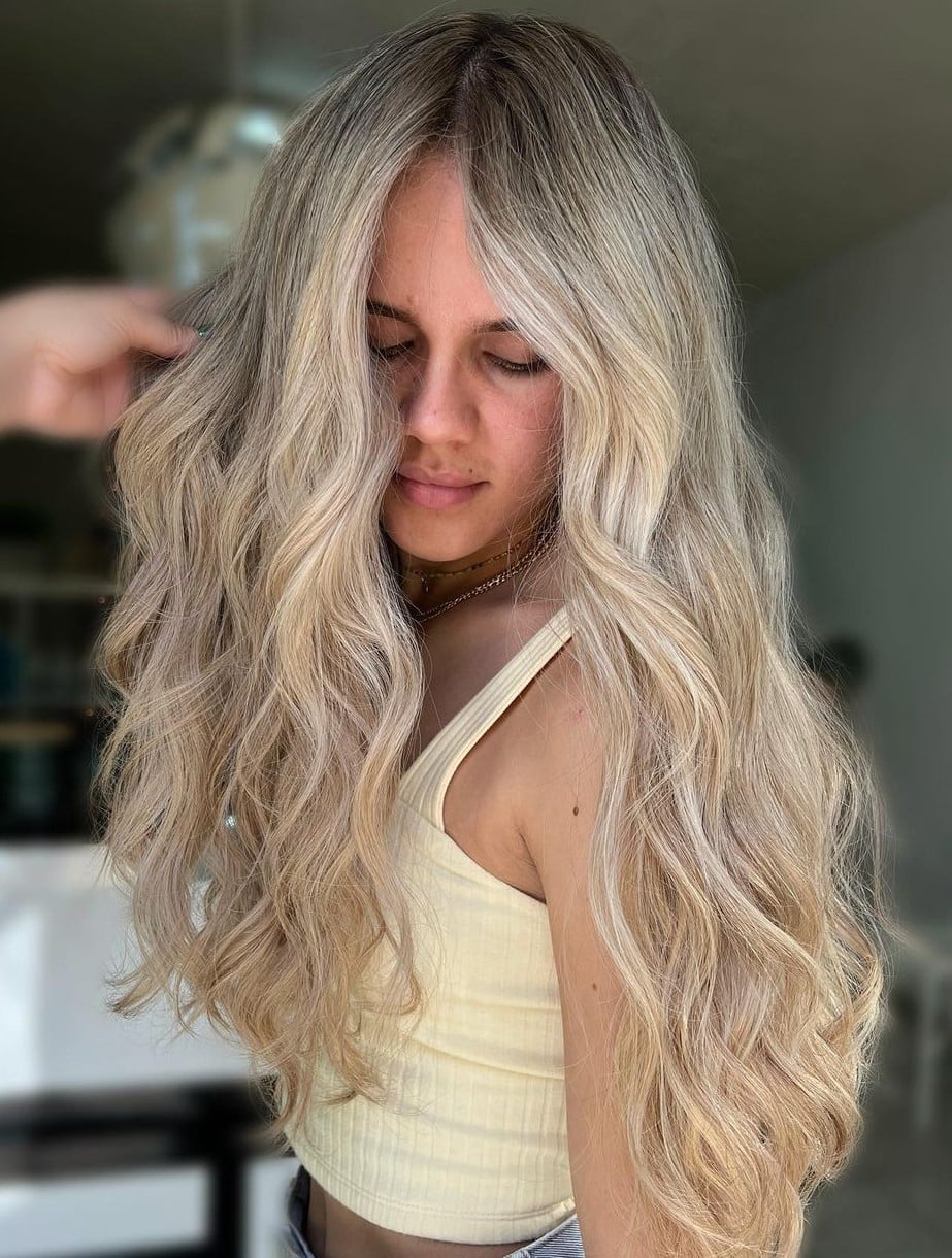Yellow Ribbed Tank Top with Long Wavy Shadow Root Hair Yellow Ribbed Tank Top with Long Wavy Shadow Root Hair — Simple Shadow Root