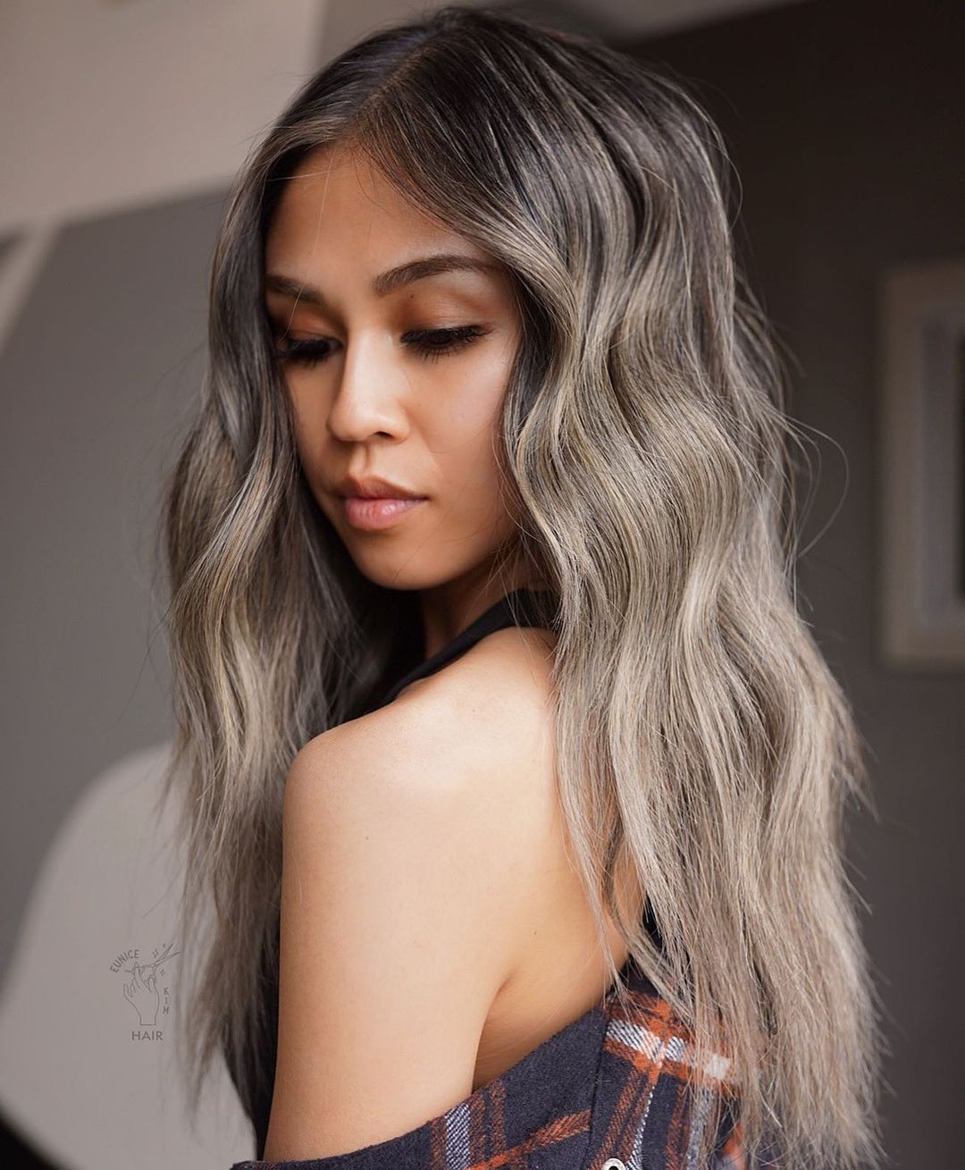 Plaid Top with Ash Blonde Wavy Shadow Root Hair Plaid Top with Ash Blonde Wavy Shadow Root Hair — Simple Shadow Root