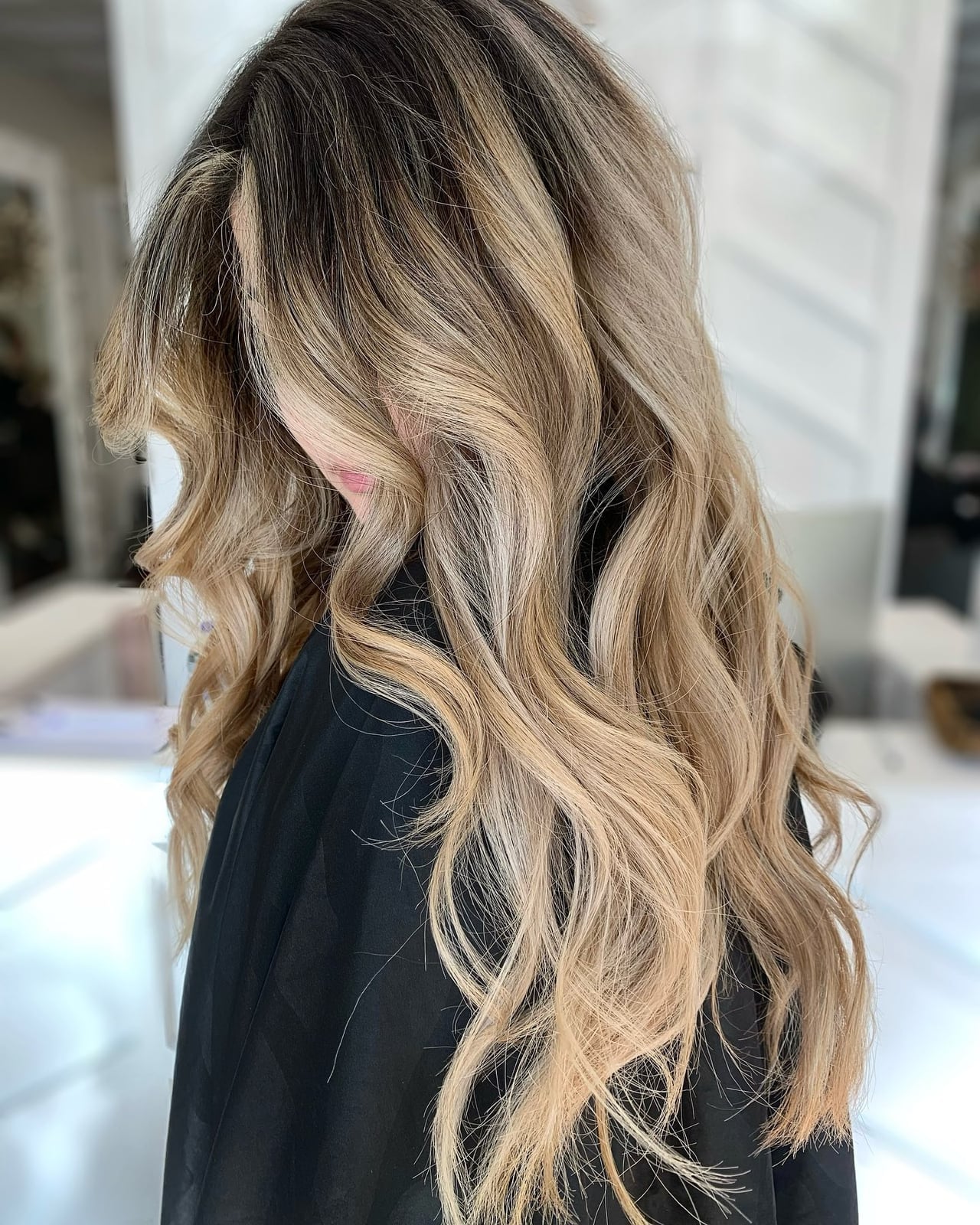 Black Cape with Long Wavy Shadow Root Hair Black Cape with Long Wavy Shadow Root Hair — Simple Shadow Root