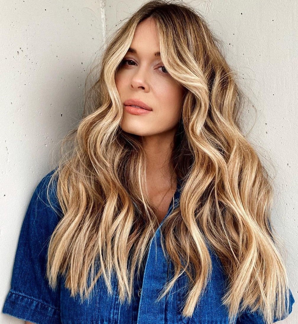 Blue Denim Jacket Over Casual Outfit with Shadow Root Hair Blue Denim Jacket Over Casual Outfit with Shadow Root Hair — Simple Shadow Root